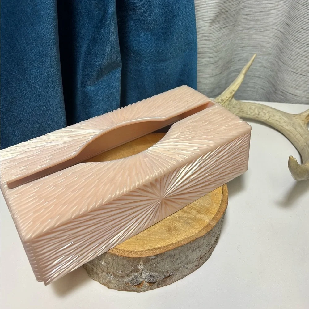 Elegant Vintage “ Celebrity” Carved Vanity Pink Tissue Box Cover